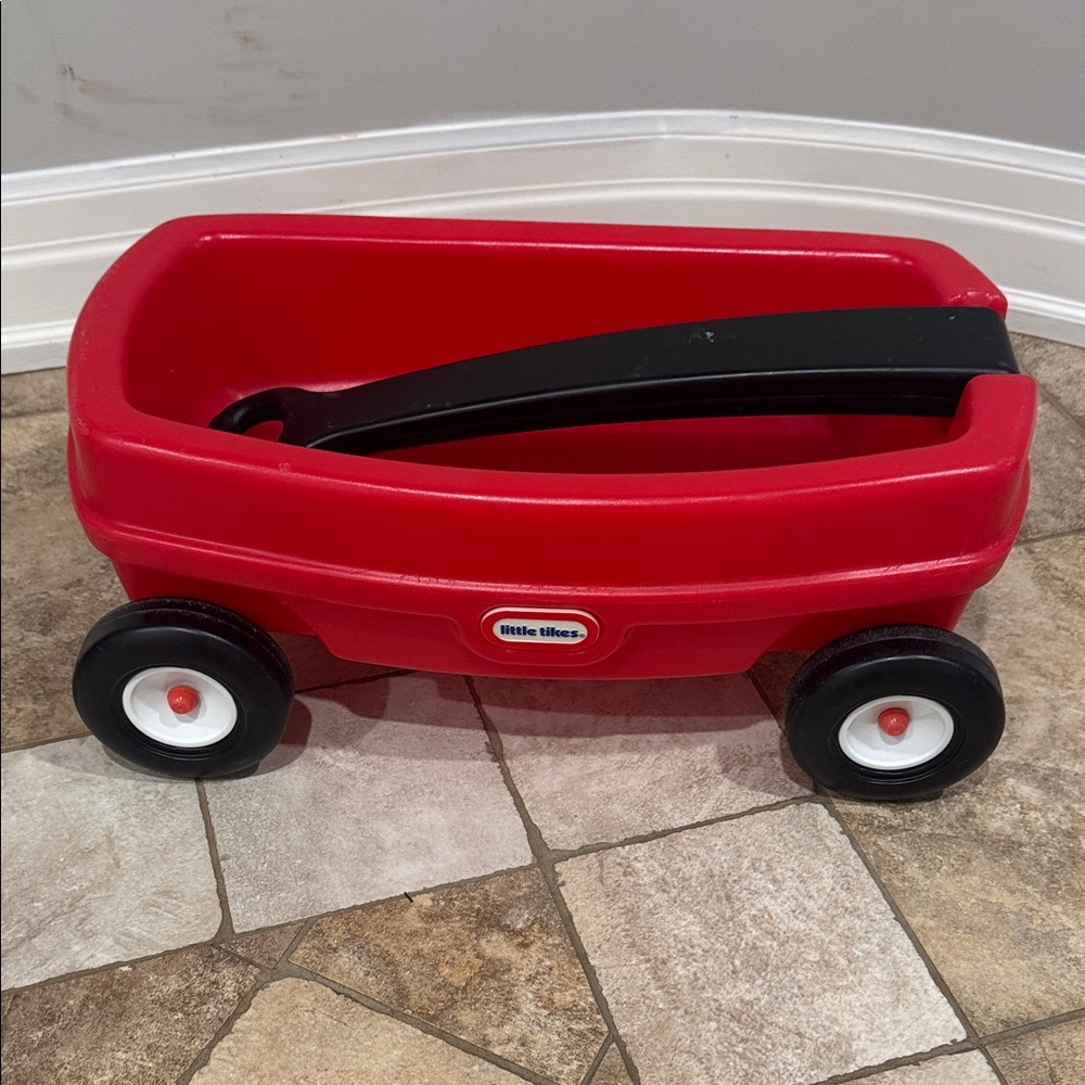 Little Tikes Lil' Wagon Red Hauling Dolls, toys Perfect size for little kids